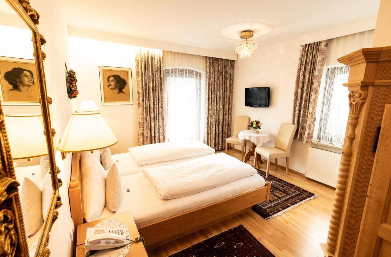 Helga Hotel